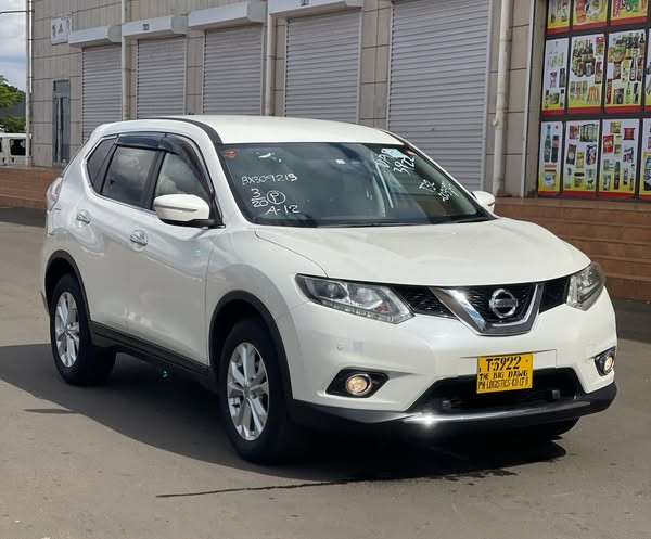 NISSAN X-TRAIL Image